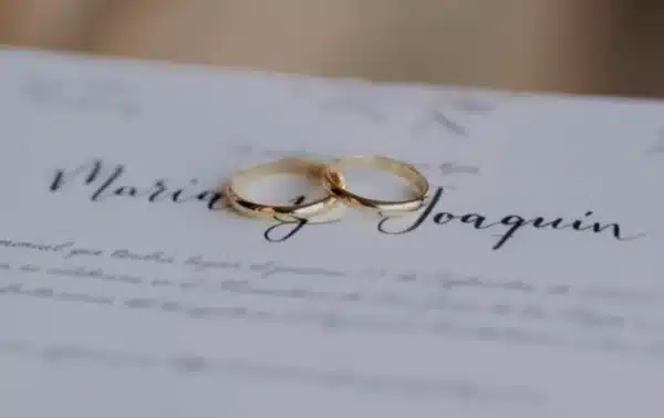 Invitación de boda caligrafiada – Nombres escritos a mano y diseño ilustrado en acuarela - Imagen 5