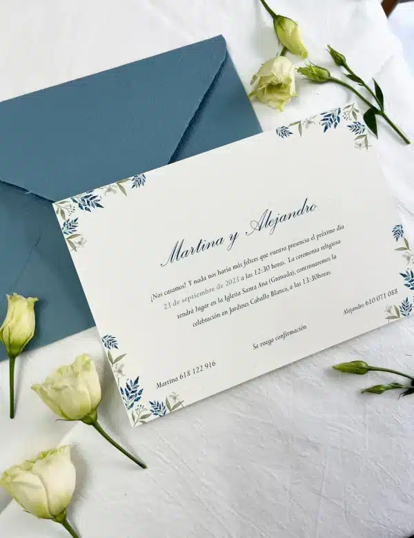 Invitación de boda "Lovely" – Diseño botánico elegante en azul y verde salvia